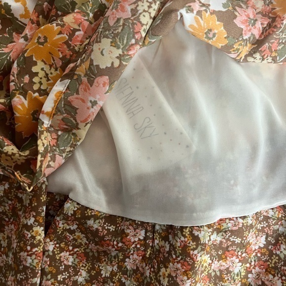 NWT Sienna Sky Floral Skirt With Smocked Waist and Tiers Size M - Picture 4 of 6